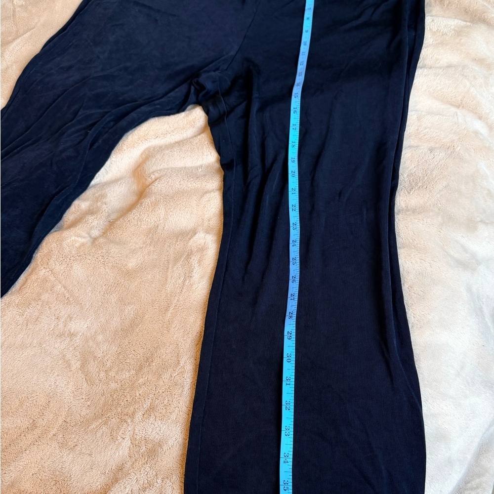 Chico's Dark Blue women’s travelers Pants short very stretchy size 3 Chico’s - Picture 2 of 5